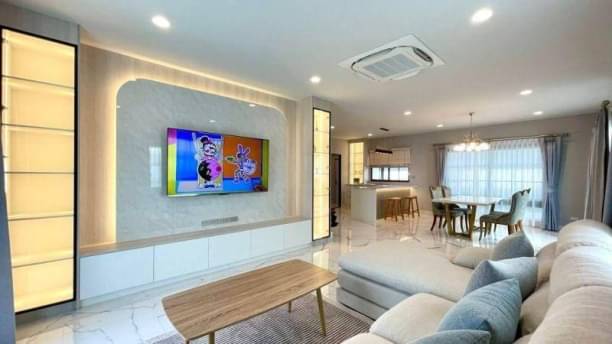 Luxurious eco-friendly 4-bedroom house at Setthasiri Bangna Suvarnabhumi for rent. 247 sqm, solar rooftop, EV charger. Rent 120,000 THB/month.