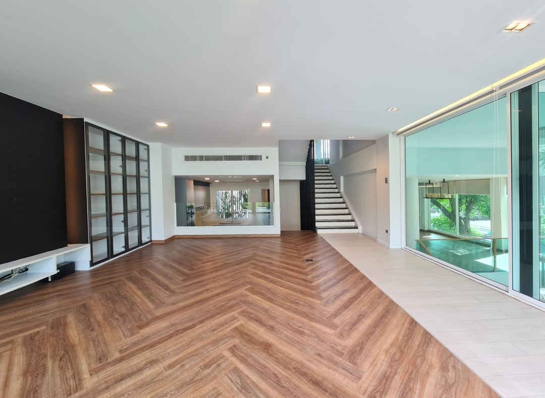 3-Bed 6-Bath Townhome Thonglor 650 sqm For Sale 42M THB