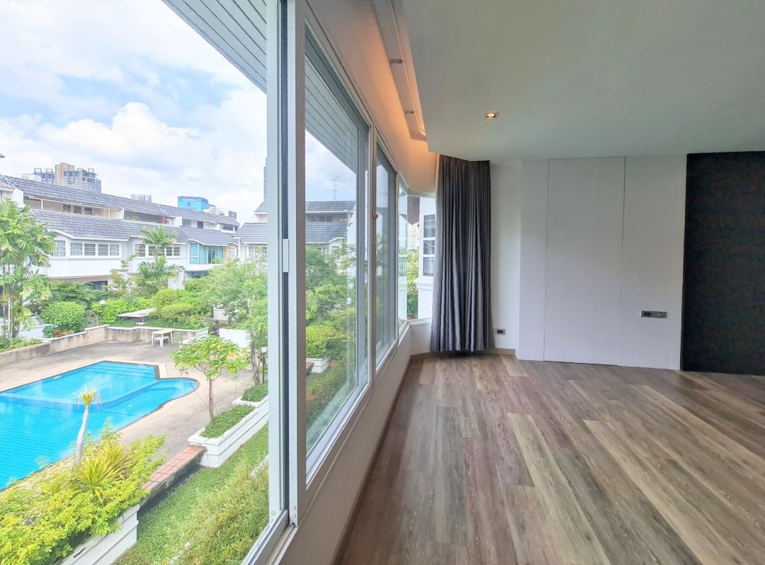 3-Bed 6-Bath Townhome Thonglor 650 sqm For Sale 42M THB