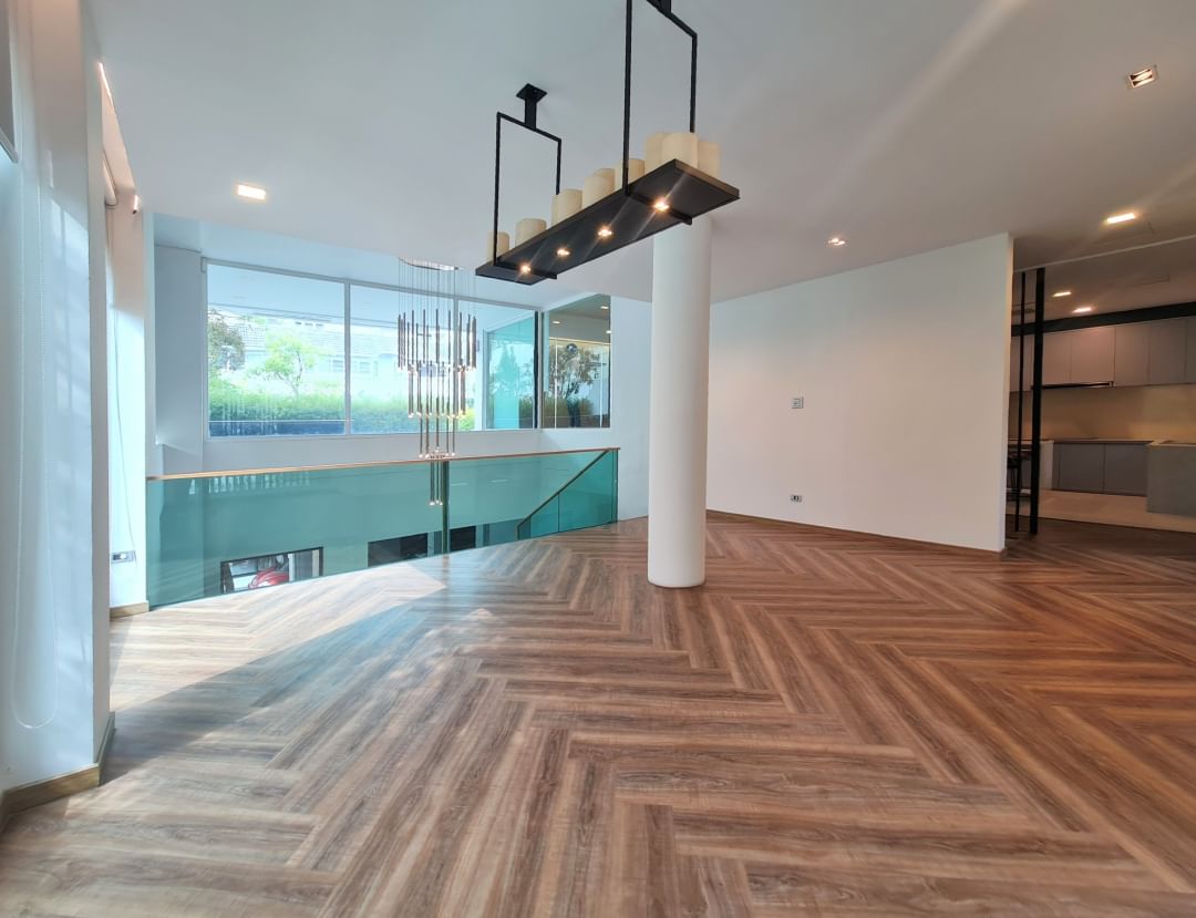 3-Bed 6-Bath Townhome Thonglor 650 sqm For Sale 42M THB