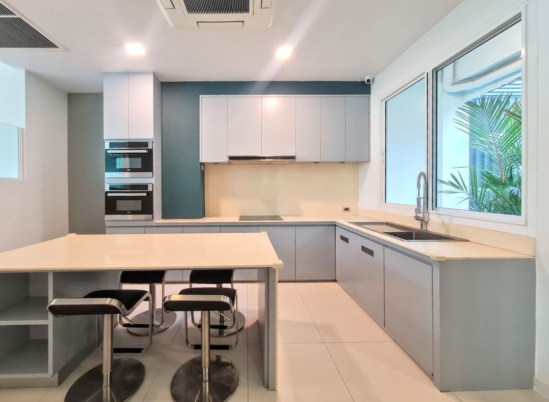 3-Bed 6-Bath Townhome Thonglor 650 sqm For Sale 42M THB