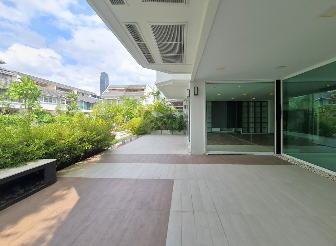 3-Bed 6-Bath Townhome Thonglor 650 sqm For Sale 42M THB
