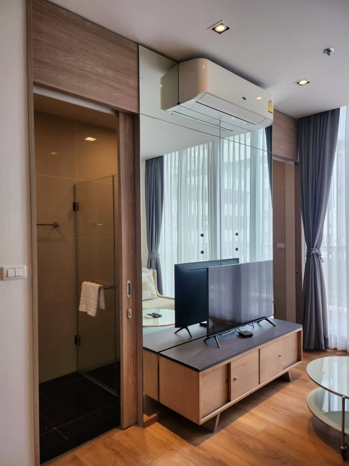 1-Bedroom, 1-Bathroom, 33 sqm Condo for Rent at Park Origin Phrom Phong, 29,000 THB/month, Near Phrom Phong BTS