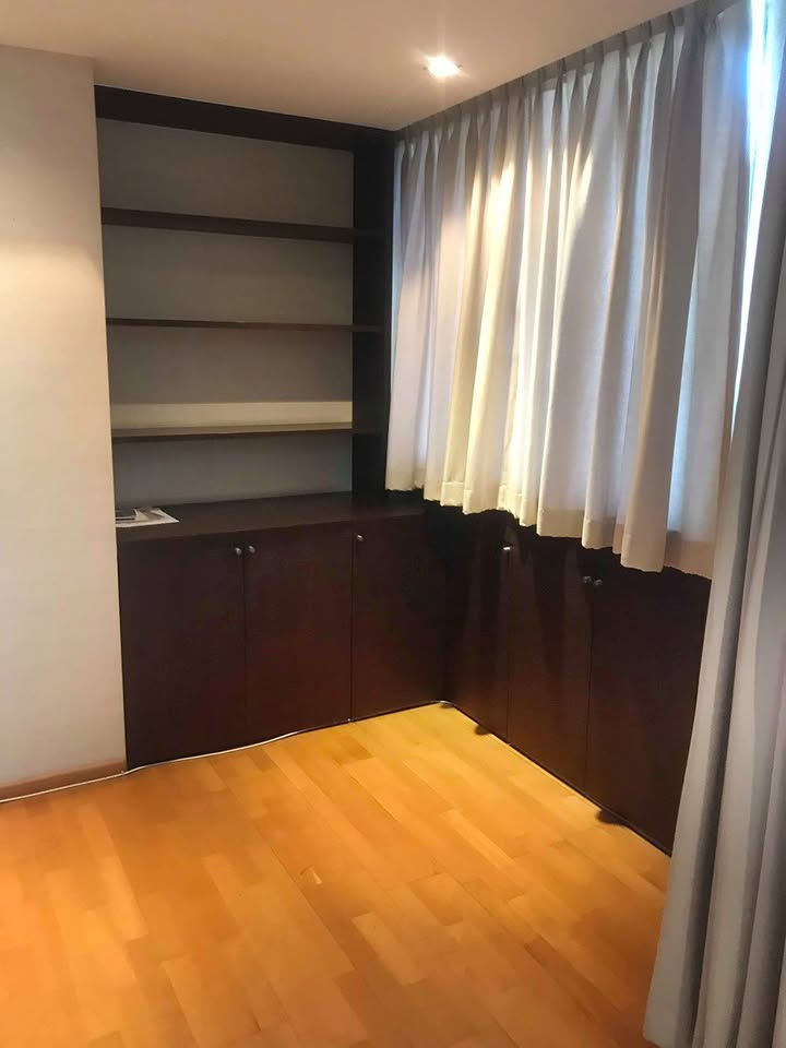 2-Bedroom, 2-Bathroom, 121 sqm Condo for Sale at Supalai Place Sukhumvit 39, 8,800,000 THB, Near Phrom Phong BTS