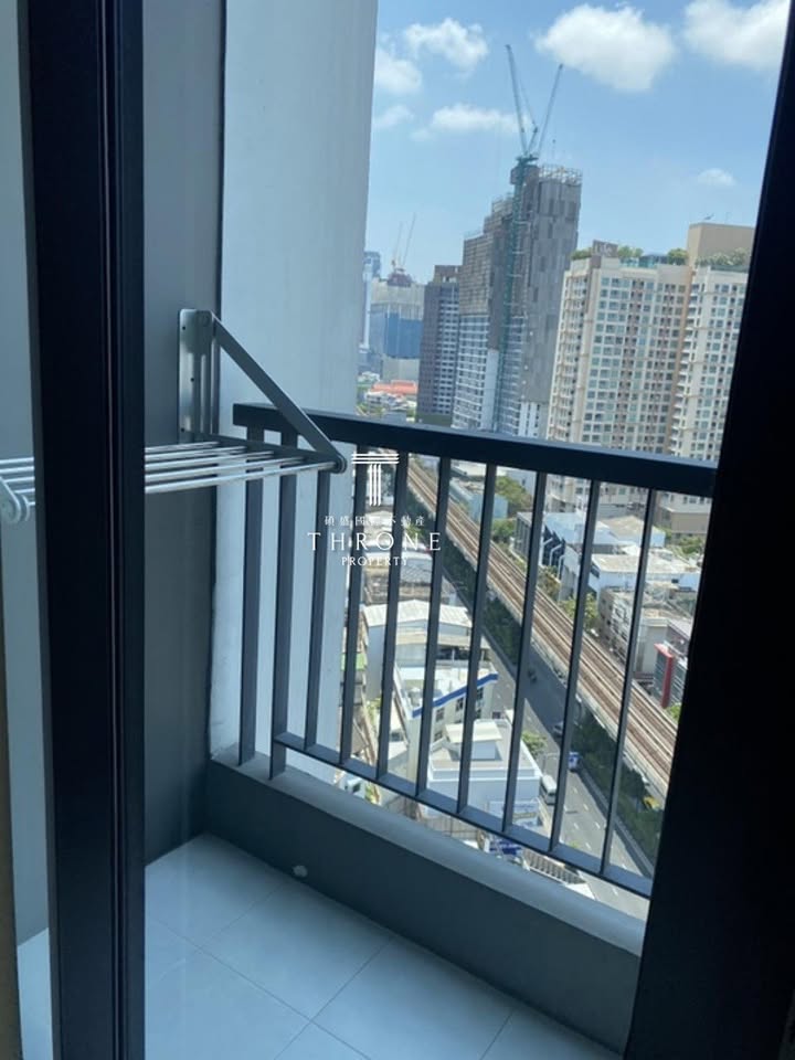 1-Bedroom, 1-Bathroom, 35 sqm Condo for Rent at Rhythm Sukhumvit 44/1, 23,000 THB/month, Near Phra Khanong BTS