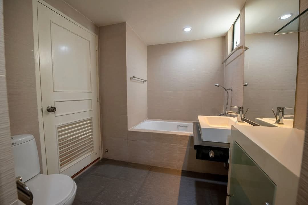 3-BR 4-BTH 265 sqm President Park Sukhumvit 24 for Rent 75,000 THB/month Near Phrom Phong BTS