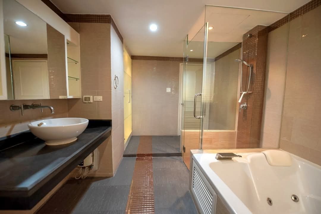3-BR 4-BTH 265 sqm President Park Sukhumvit 24 for Rent 75,000 THB/month Near Phrom Phong BTS