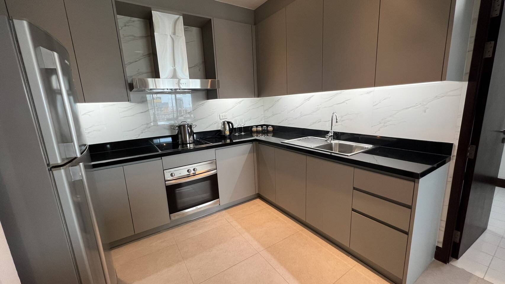 3-Bed, 4-Bath, 220 sqm Condo for Rent at Royal Residence Park, Pathum Wan – Luxurious Living Near MRT Lumpini, ฿140,000/month