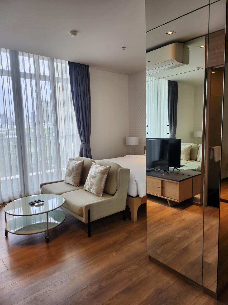 1-Bedroom 1-Bathroom 33 sqm Condo at Park Origin Phrom Phong for rent at 29,000 THB/month. Fully furnished, prime location, ready to move in.