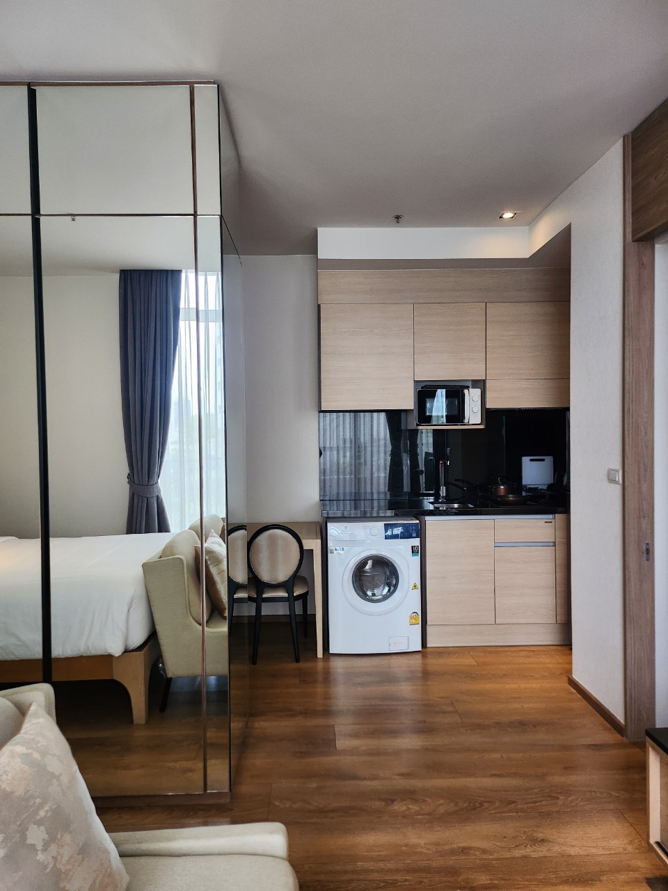 1-Bedroom 1-Bathroom 33 sqm Condo at Park Origin Phrom Phong for rent at 29,000 THB/month. Fully furnished, prime location, ready to move in.