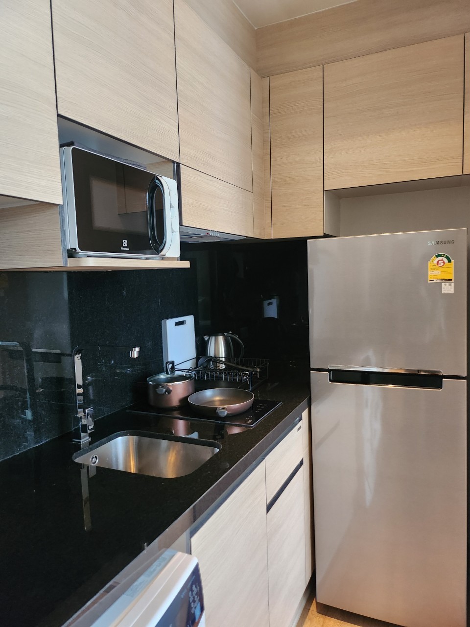 1-Bedroom 1-Bathroom 33 sqm Condo at Park Origin Phrom Phong for rent at 29,000 THB/month. Fully furnished, prime location, ready to move in.