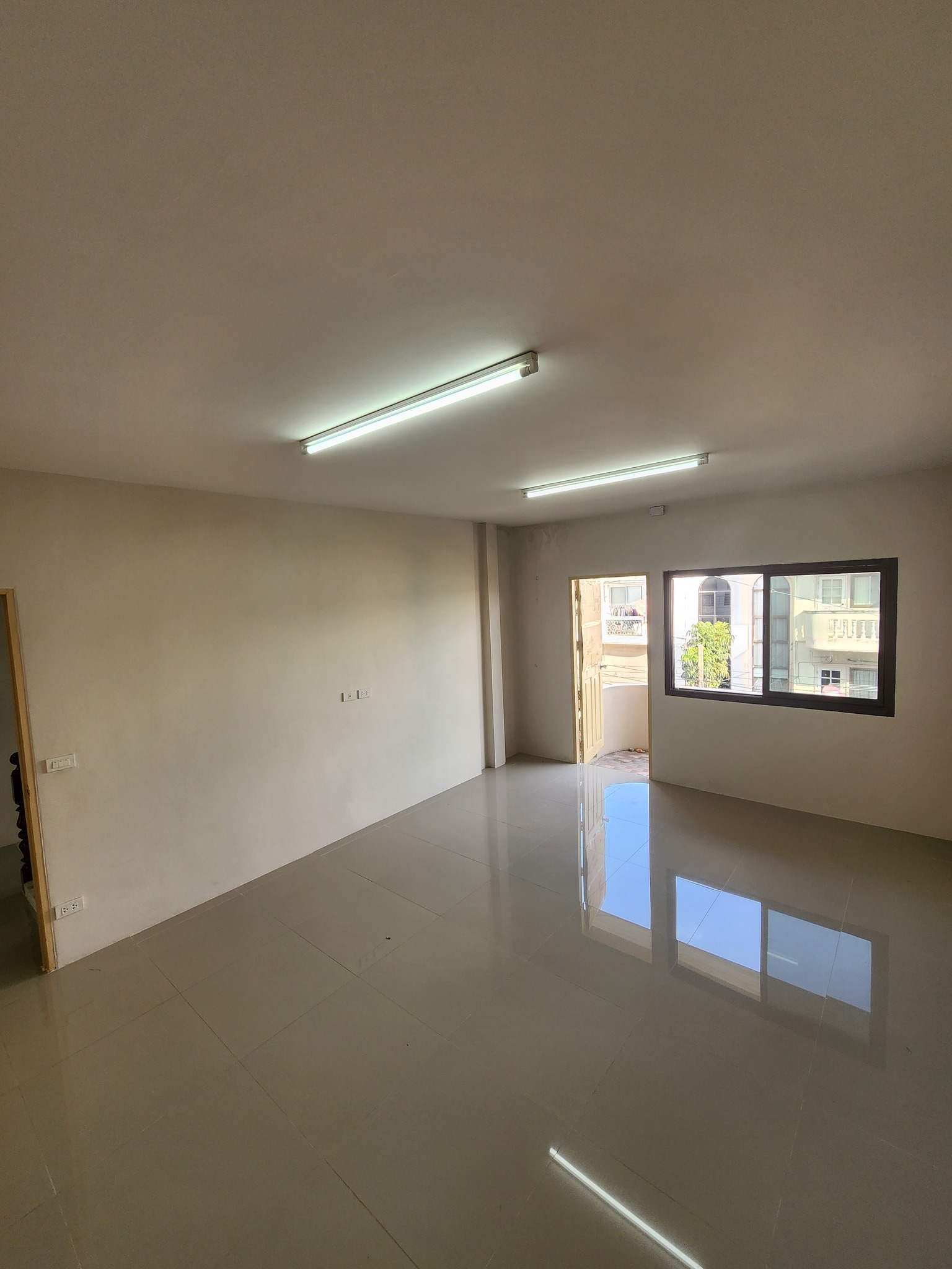 4 BR, 3 BTH Townhome, 200 SQM, THB 39,000/Month – Soi Ladprao 84, Near MRT Lat Phrao 71 – Spacious Rental in Wang Thonglang, Bangkok