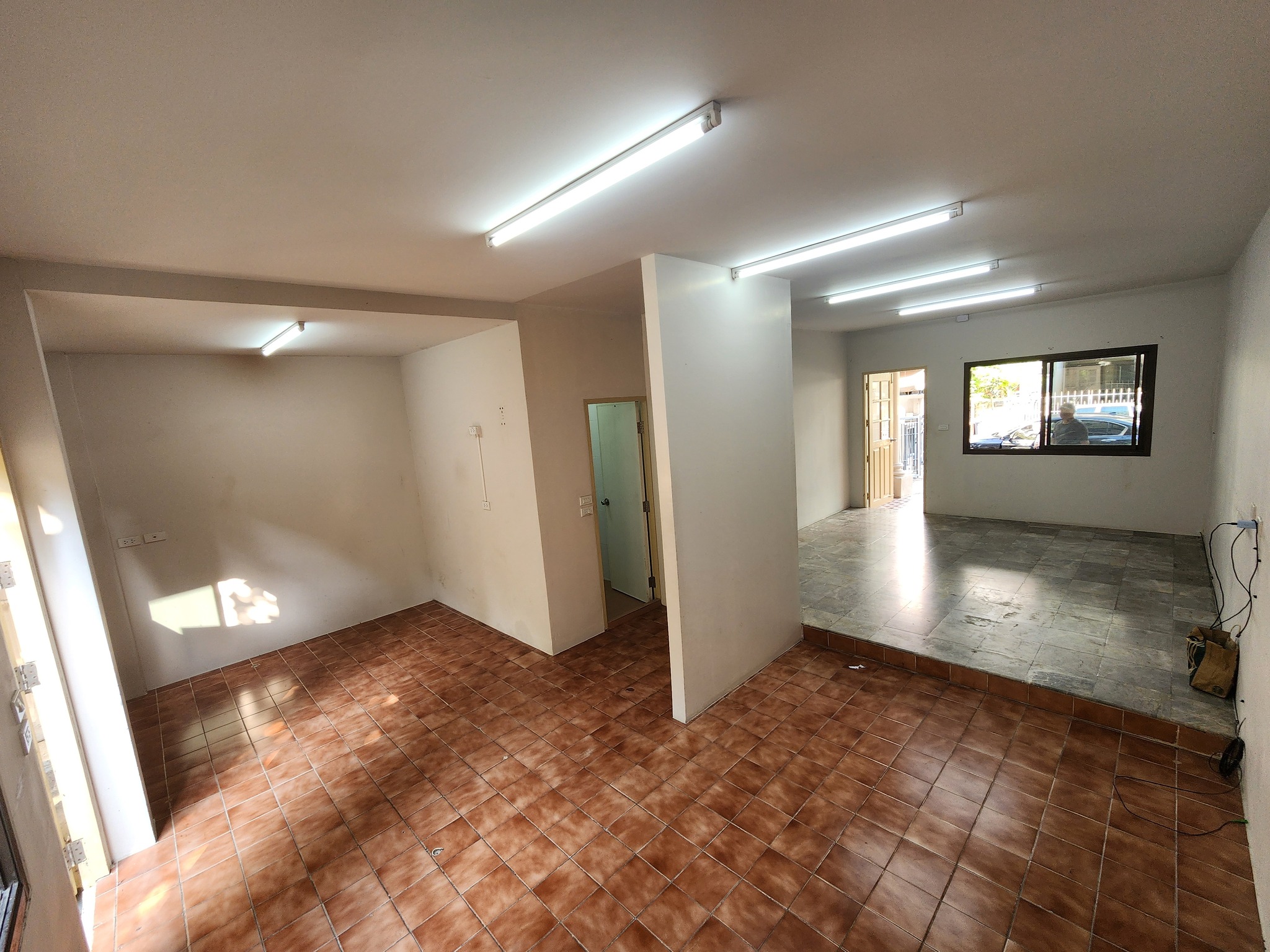 4 BR, 3 BTH Townhome, 200 SQM, THB 39,000/Month – Soi Ladprao 84, Near MRT Lat Phrao 71 – Spacious Rental in Wang Thonglang, Bangkok