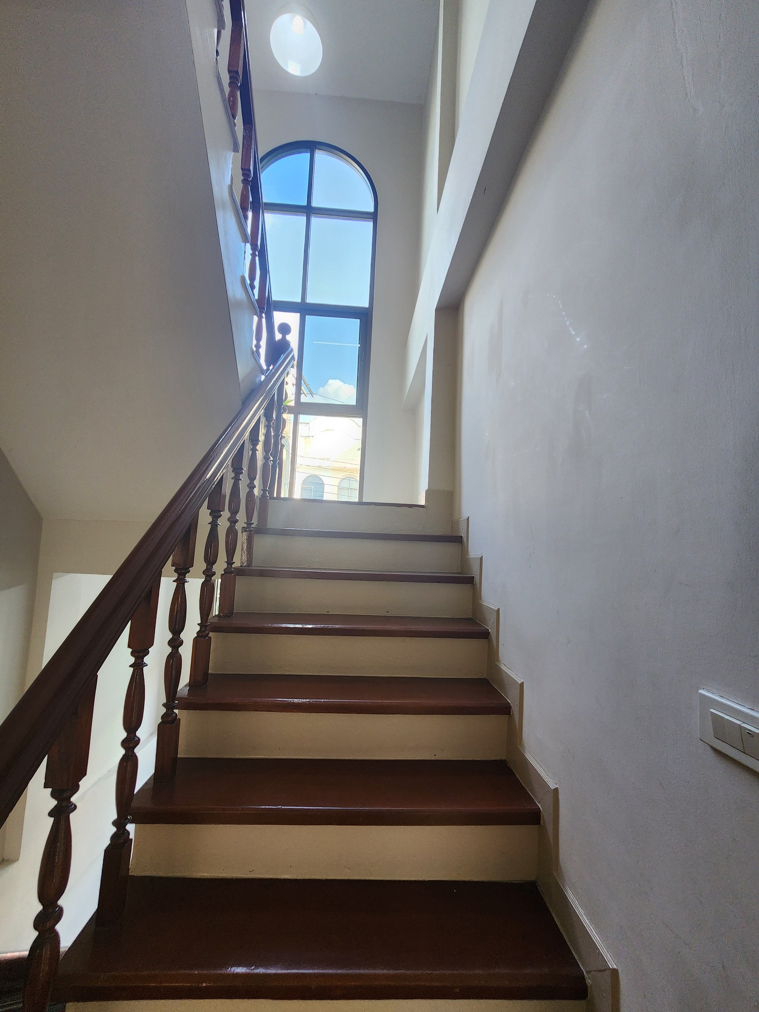 4 BR, 3 BTH Townhome, 200 SQM, THB 39,000/Month – Soi Ladprao 84, Near MRT Lat Phrao 71 – Spacious Rental in Wang Thonglang, Bangkok