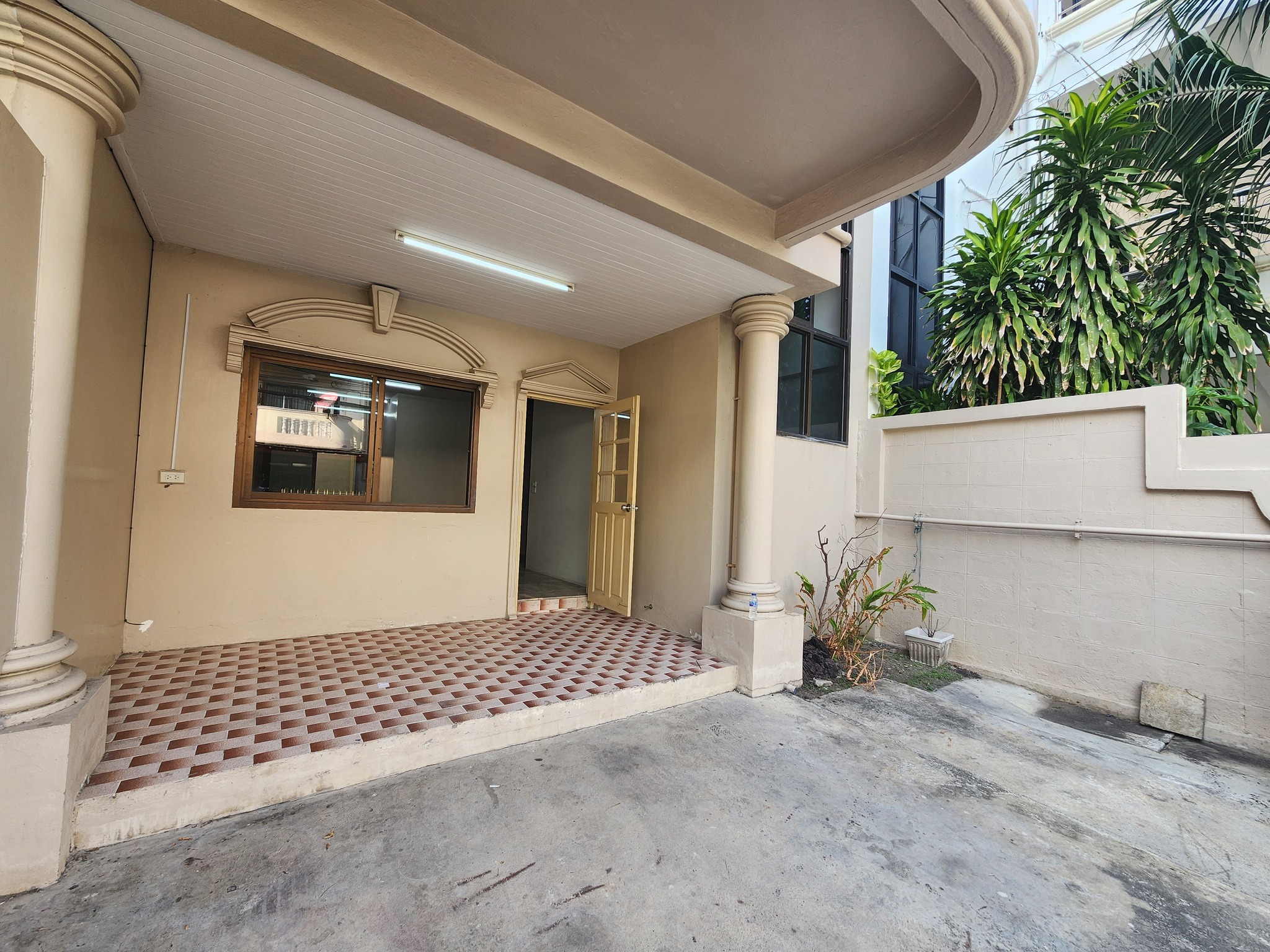 4 BR, 3 BTH Townhome, 200 SQM, THB 39,000/Month – Soi Ladprao 84, Near MRT Lat Phrao 71 – Spacious Rental in Wang Thonglang, Bangkok