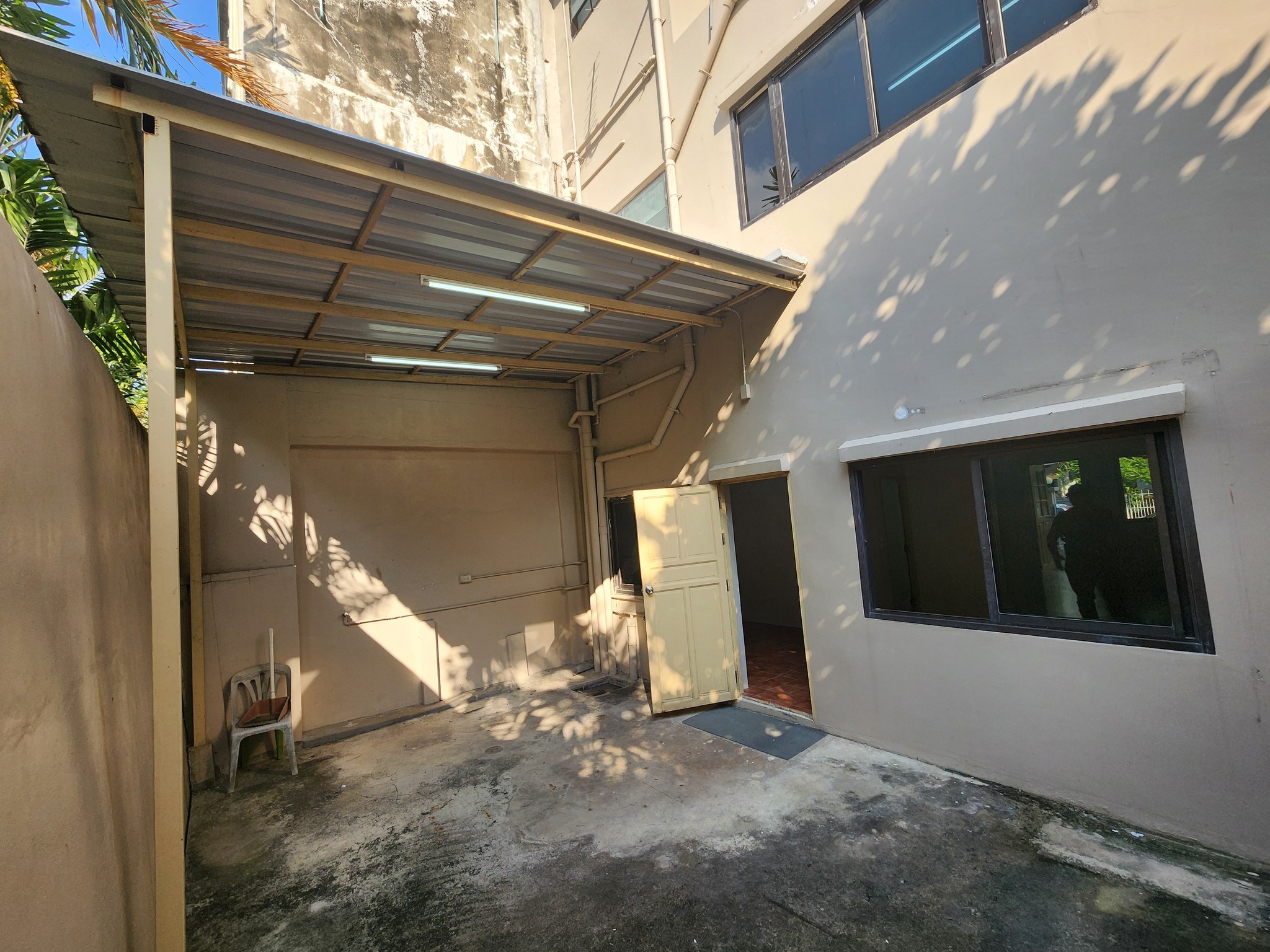 4 BR, 3 BTH Townhome, 200 SQM, THB 39,000/Month – Soi Ladprao 84, Near MRT Lat Phrao 71 – Spacious Rental in Wang Thonglang, Bangkok