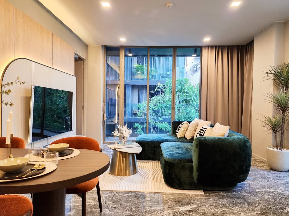 Luxurious 2-bedroom condo for rent at Ashton Residence Sukhumvit 41. Fully furnished, pet-friendly, 90 sqm, near BTS Phrom Phong. Rent 85,000 THB/month.