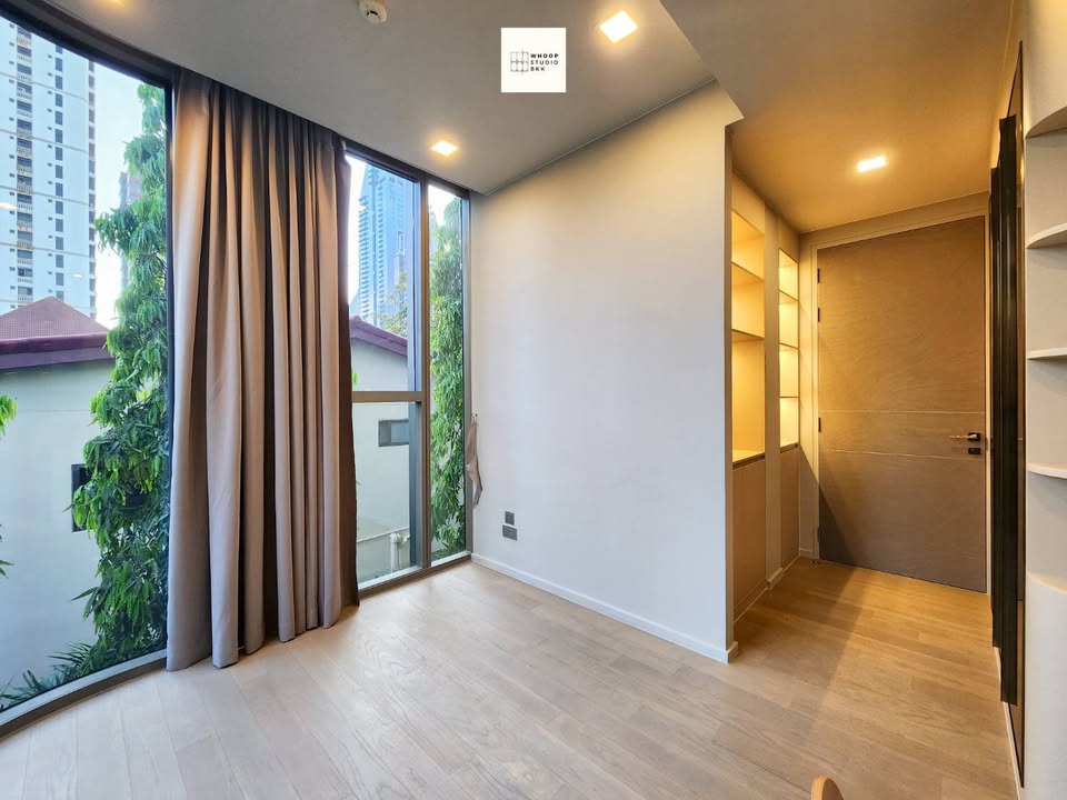 Luxurious 2-bedroom condo for rent at Ashton Residence Sukhumvit 41. Fully furnished, pet-friendly, 90 sqm, near BTS Phrom Phong. Rent 85,000 THB/month.