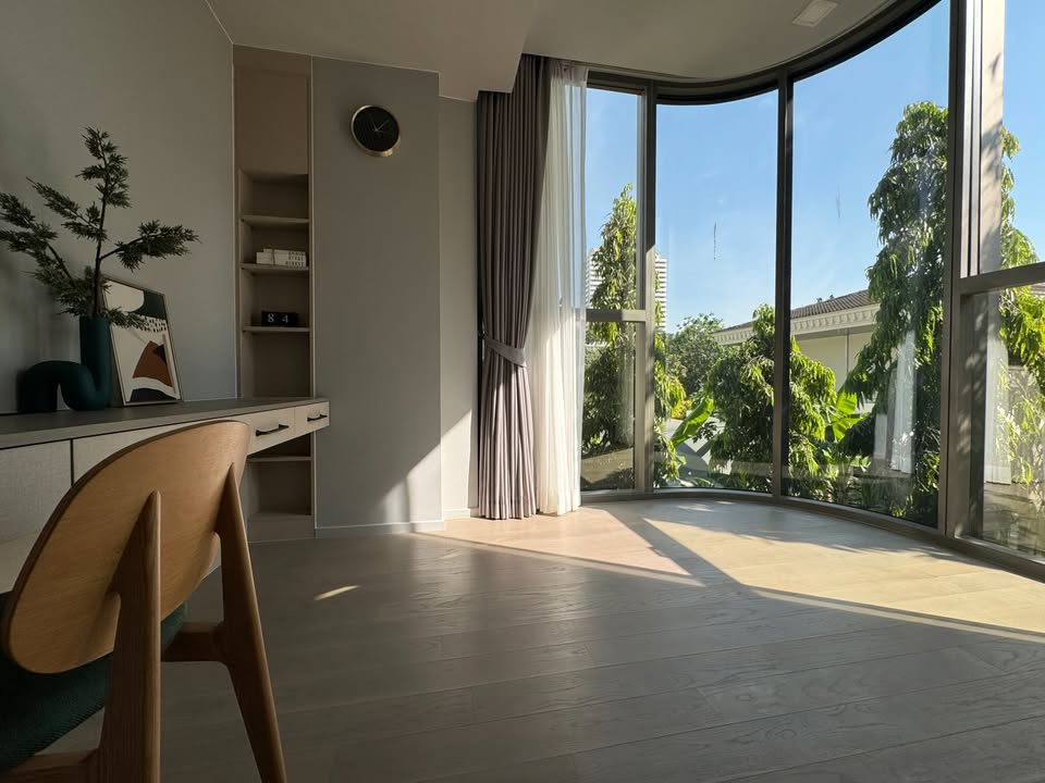 Luxurious 2-bedroom condo for rent at Ashton Residence Sukhumvit 41. Fully furnished, pet-friendly, 90 sqm, near BTS Phrom Phong. Rent 85,000 THB/month.