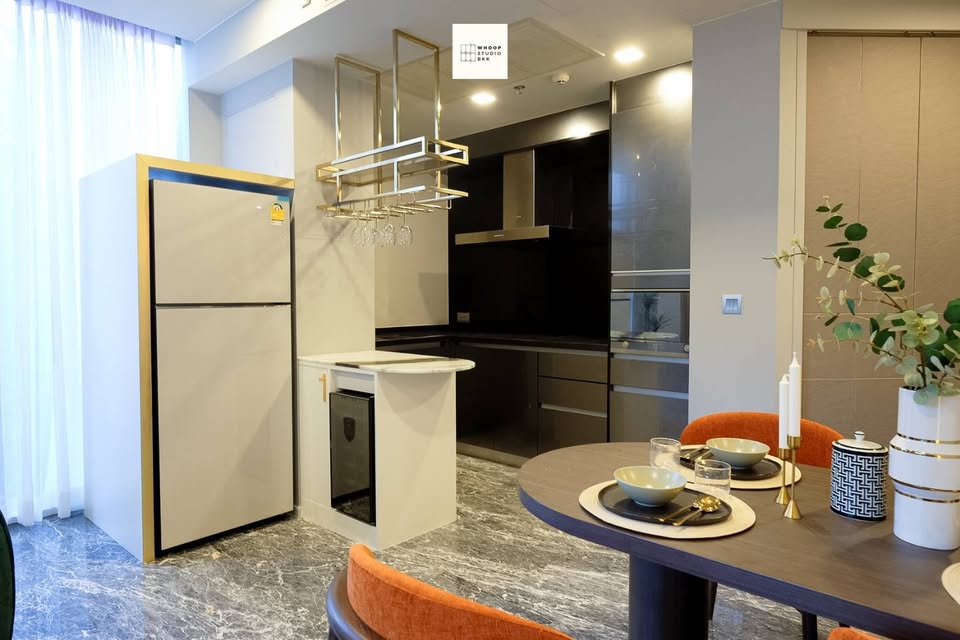 Luxurious 2-bedroom condo for rent at Ashton Residence Sukhumvit 41. Fully furnished, pet-friendly, 90 sqm, near BTS Phrom Phong. Rent 85,000 THB/month.