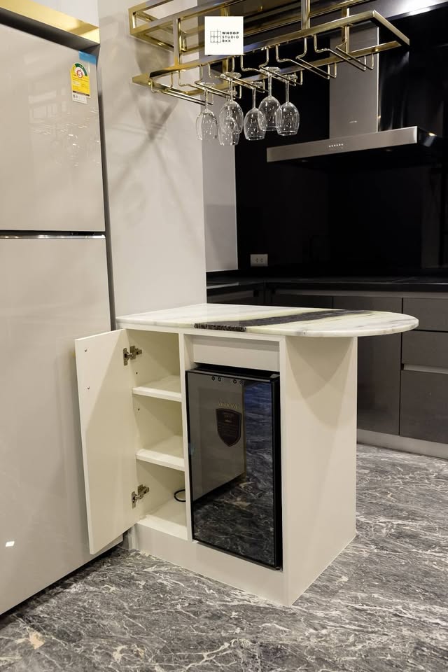 Luxurious 2-bedroom condo for rent at Ashton Residence Sukhumvit 41. Fully furnished, pet-friendly, 90 sqm, near BTS Phrom Phong. Rent 85,000 THB/month.