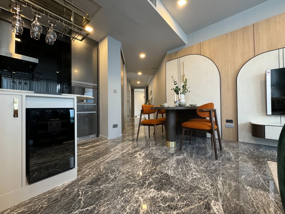 Luxurious 2-bedroom condo for rent at Ashton Residence Sukhumvit 41. Fully furnished, pet-friendly, 90 sqm, near BTS Phrom Phong. Rent 85,000 THB/month.