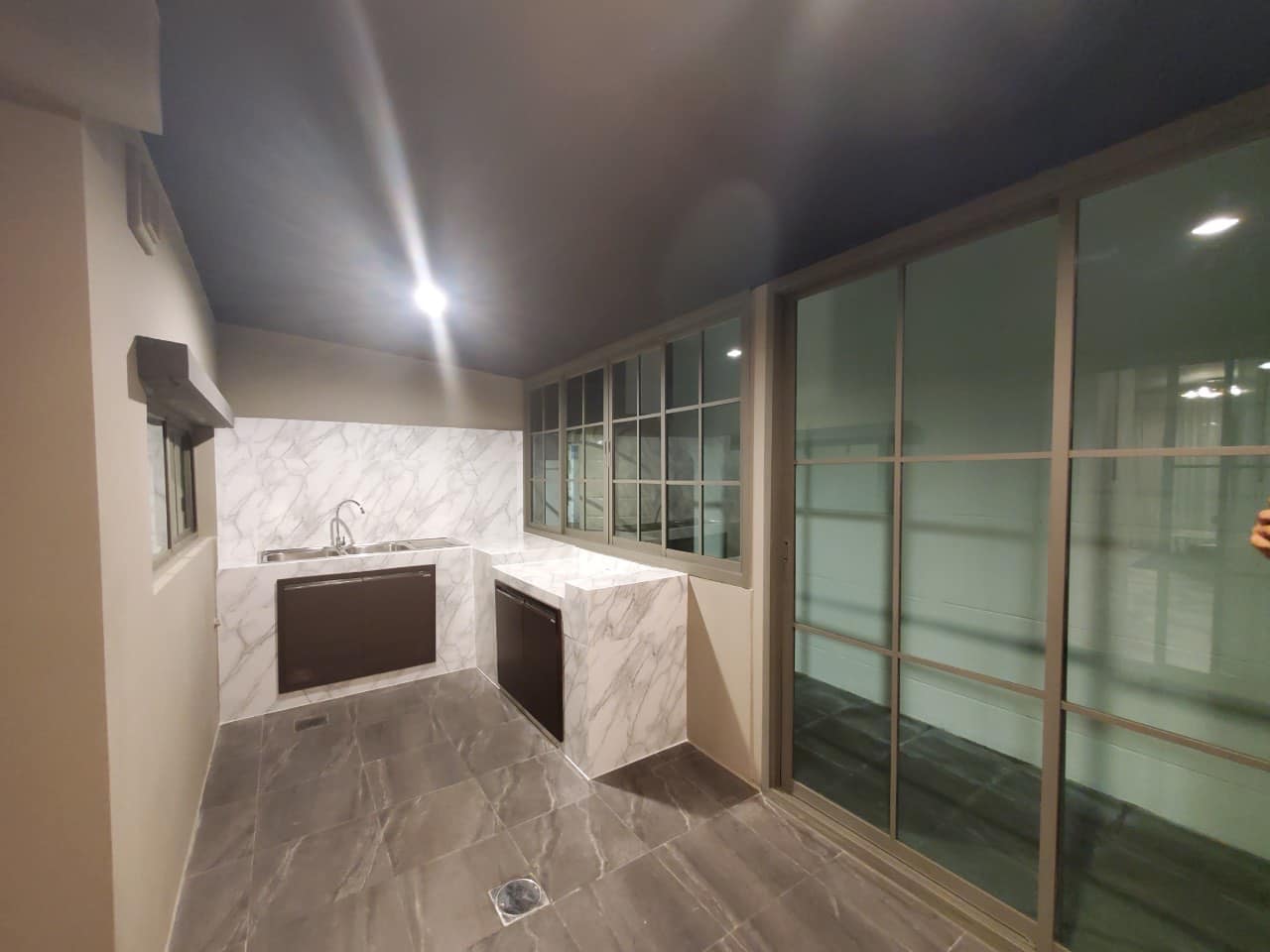 Spacious 3-bedroom, 3-bathroom townhouse for rent at Town Plus Huamark. Newly renovated, and conveniently located near ARL Huamark. Rent for 30,000 THB/month!