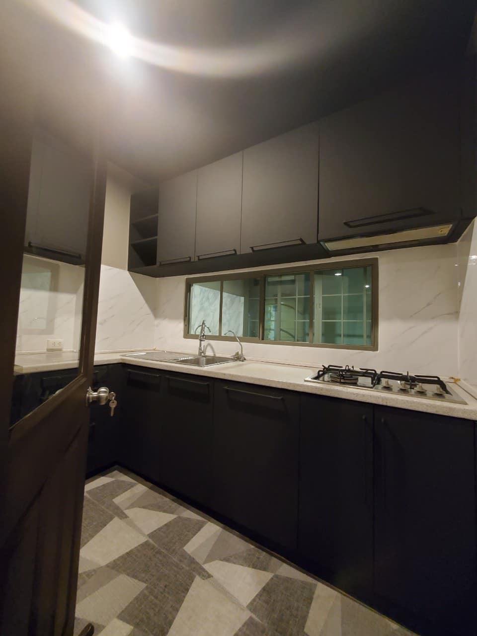 Spacious 3-bedroom, 3-bathroom townhouse for rent at Town Plus Huamark. Newly renovated, and conveniently located near ARL Huamark. Rent for 30,000 THB/month!