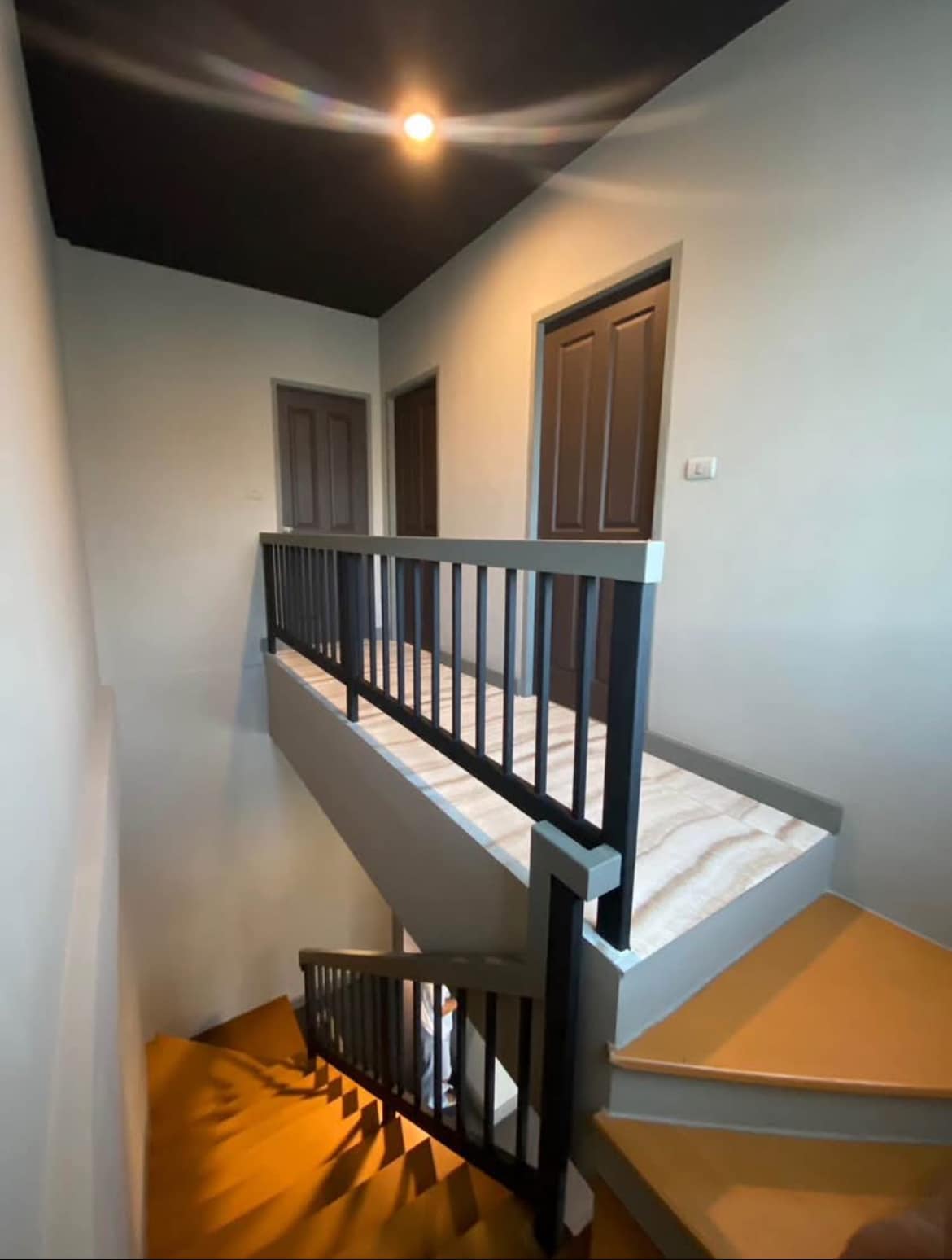 Spacious 3-bedroom, 3-bathroom townhouse for rent at Town Plus Huamark. Newly renovated, and conveniently located near ARL Huamark. Rent for 30,000 THB/month!