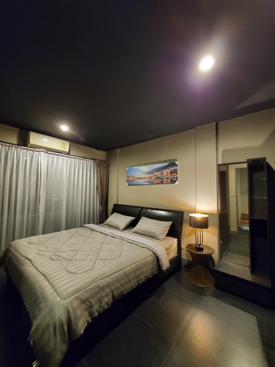 Spacious 3-bedroom, 3-bathroom townhouse for rent at Town Plus Huamark. Newly renovated, and conveniently located near ARL Huamark. Rent for 30,000 THB/month!
