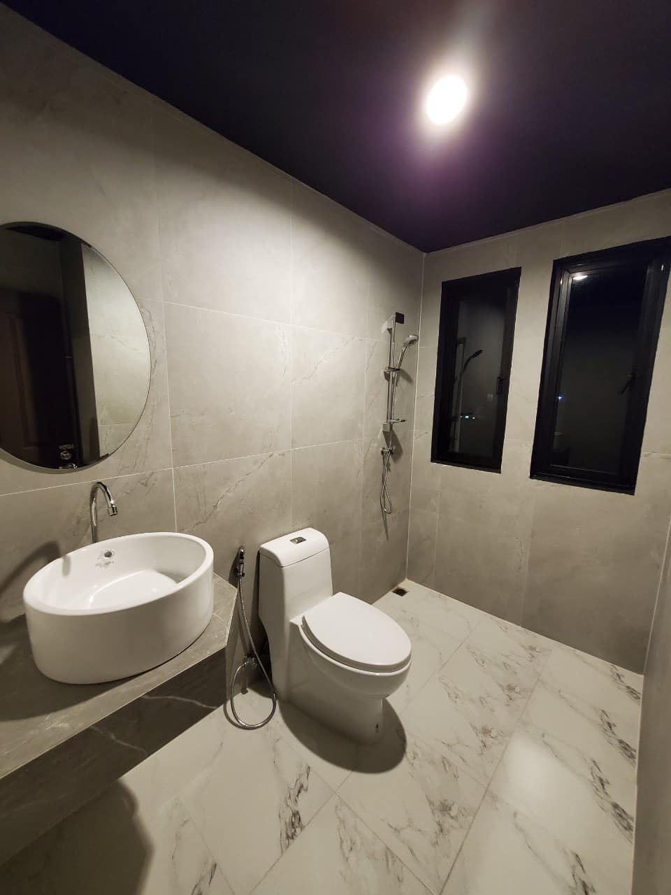 Spacious 3-bedroom, 3-bathroom townhouse for rent at Town Plus Huamark. Newly renovated, and conveniently located near ARL Huamark. Rent for 30,000 THB/month!
