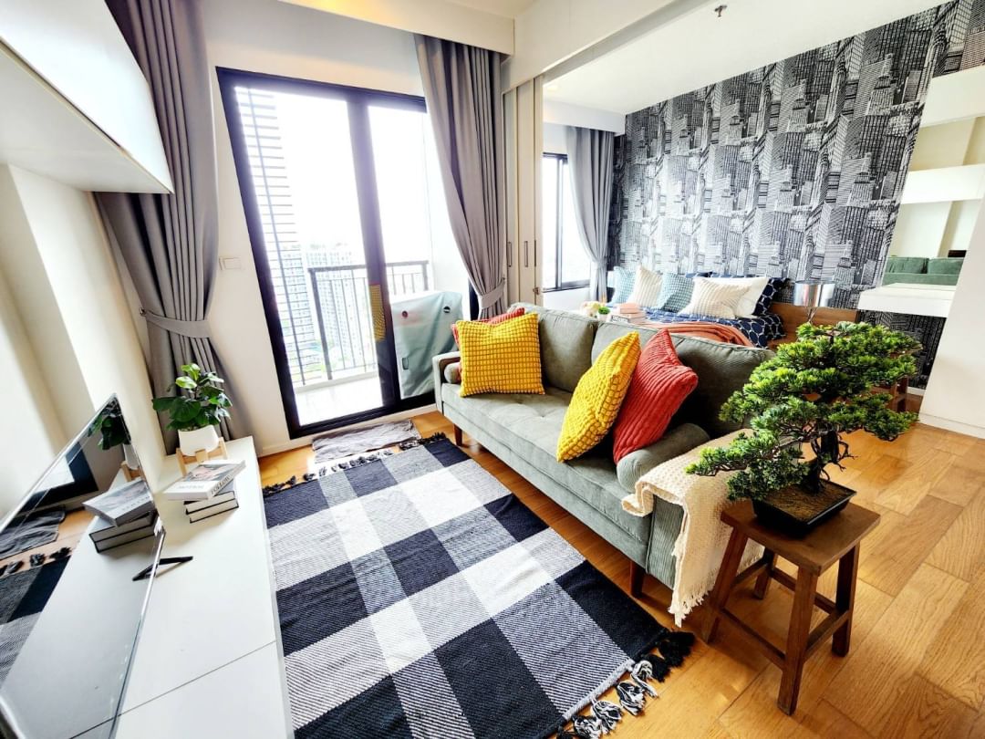 ully furnished 1-bedroom condo at Blocs 77, 42 sqm on 28th floor. Prime Sukhumvit 77 location near BTS On Nut. Rent: 20k THB/month, Sale: 4.5M THB.