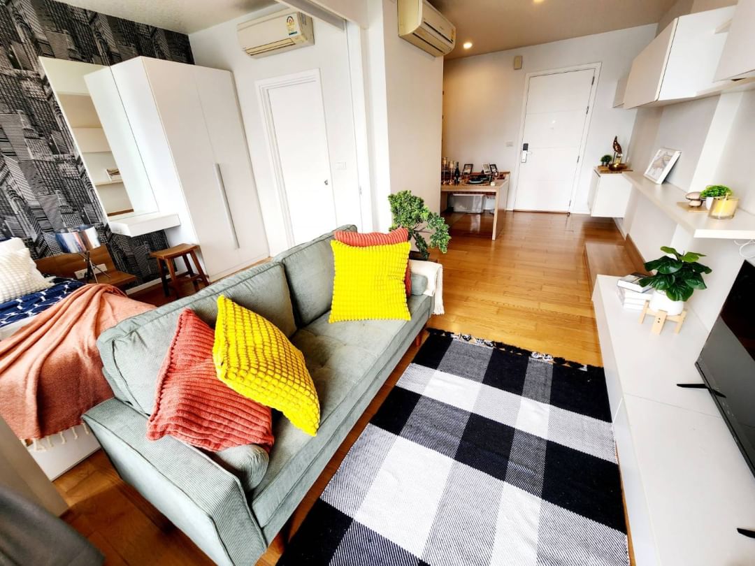 ully furnished 1-bedroom condo at Blocs 77, 42 sqm on 28th floor. Prime Sukhumvit 77 location near BTS On Nut. Rent: 20k THB/month, Sale: 4.5M THB.