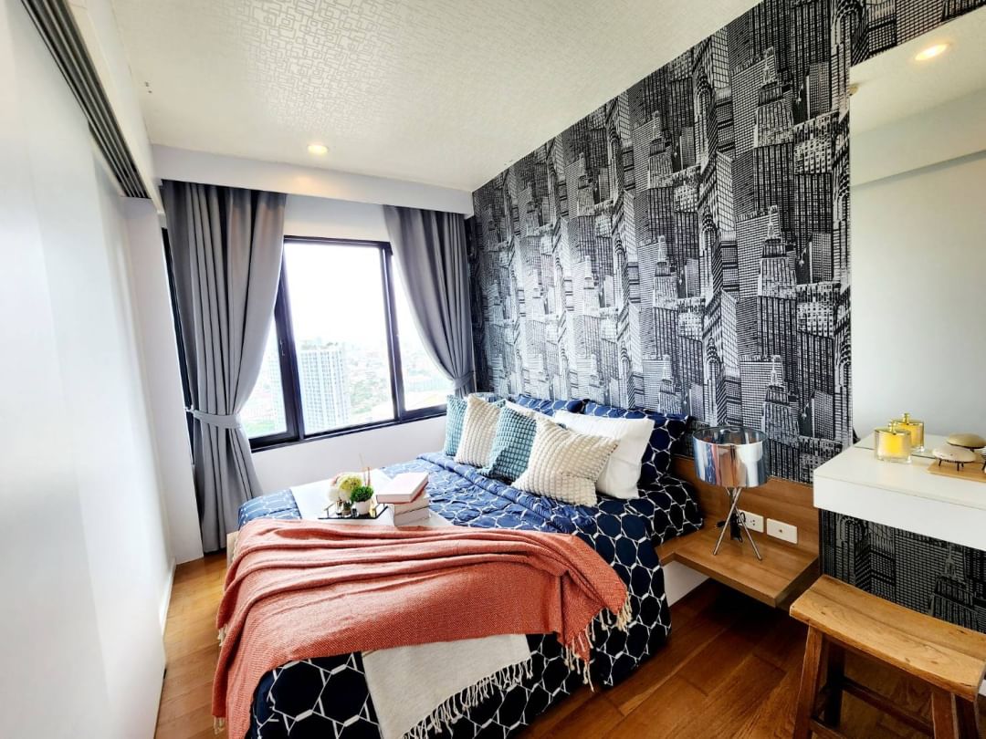 ully furnished 1-bedroom condo at Blocs 77, 42 sqm on 28th floor. Prime Sukhumvit 77 location near BTS On Nut. Rent: 20k THB/month, Sale: 4.5M THB.