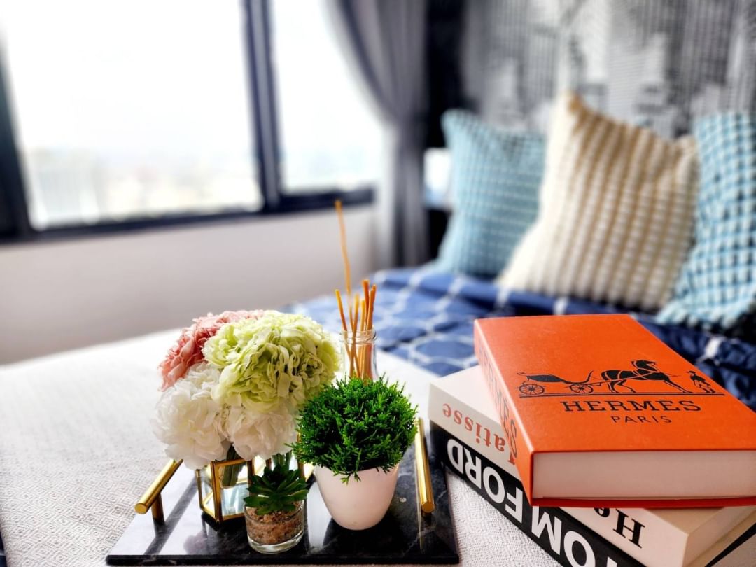 ully furnished 1-bedroom condo at Blocs 77, 42 sqm on 28th floor. Prime Sukhumvit 77 location near BTS On Nut. Rent: 20k THB/month, Sale: 4.5M THB.