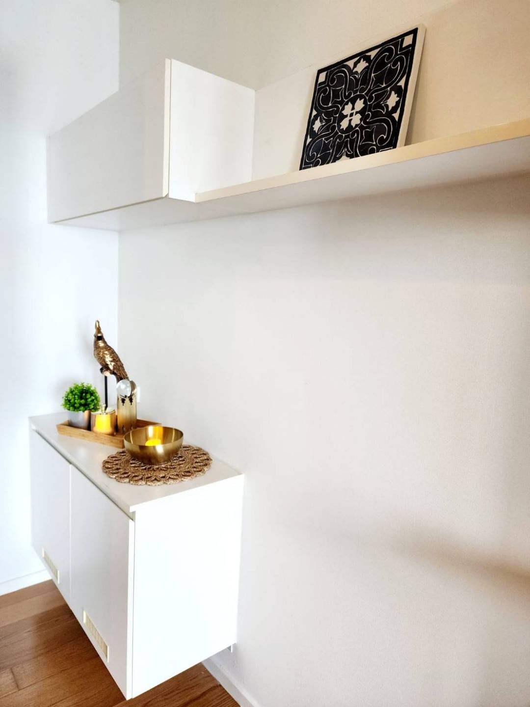ully furnished 1-bedroom condo at Blocs 77, 42 sqm on 28th floor. Prime Sukhumvit 77 location near BTS On Nut. Rent: 20k THB/month, Sale: 4.5M THB.