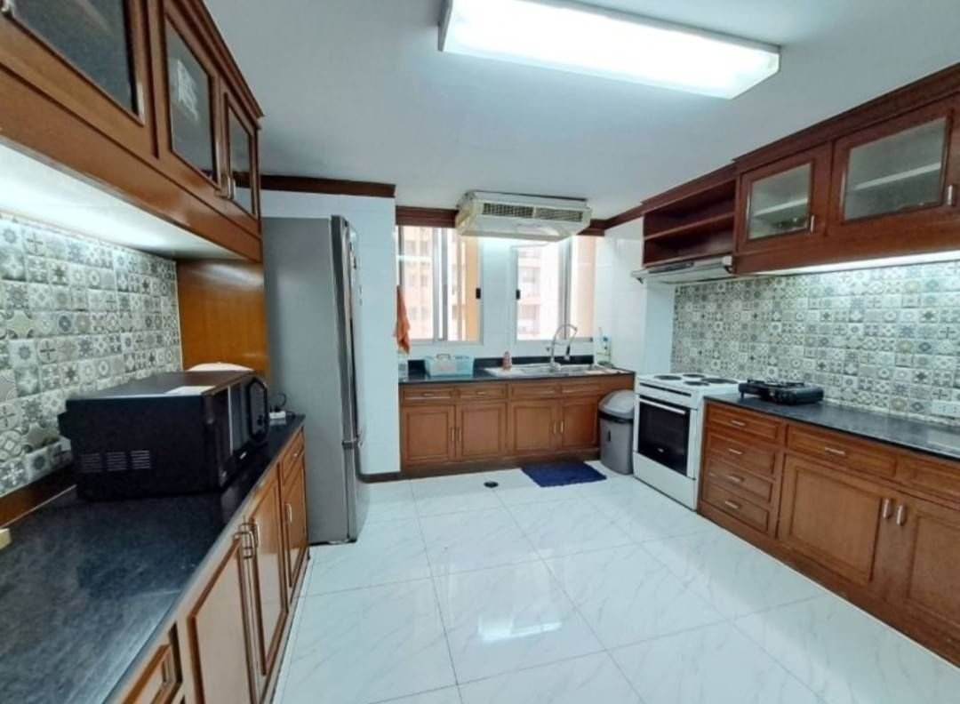 Spacious 4-bedroom condo at Tai Ping Towers, 252 sqm, fully furnished. Prime Ekamai location near BTS. Rent: 60,000 THB/month. Excellent amenities.