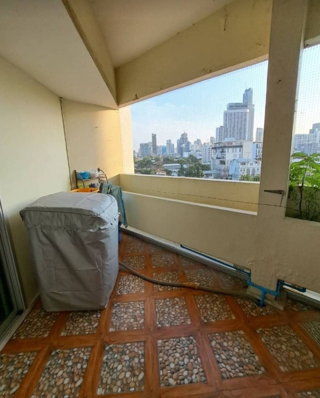Spacious 4-bedroom condo at Tai Ping Towers, 252 sqm, fully furnished. Prime Ekamai location near BTS. Rent: 60,000 THB/month. Excellent amenities.