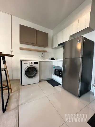 Modern 1-Bedroom Condo at Life One Wireless near BTS Phloen Chit. 38 sqm, fully furnished, with pool, gym, and sauna. 29,000 THB/month.