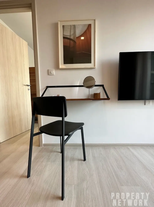Modern 1-Bedroom Condo at Life One Wireless near BTS Phloen Chit. 38 sqm, fully furnished, with pool, gym, and sauna. 29,000 THB/month.