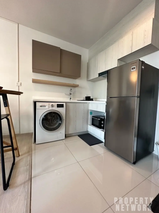 Modern 1-Bedroom Condo at Life One Wireless near BTS Phloen Chit. 38 sqm, fully furnished, with pool, gym, and sauna. 29,000 THB/month.