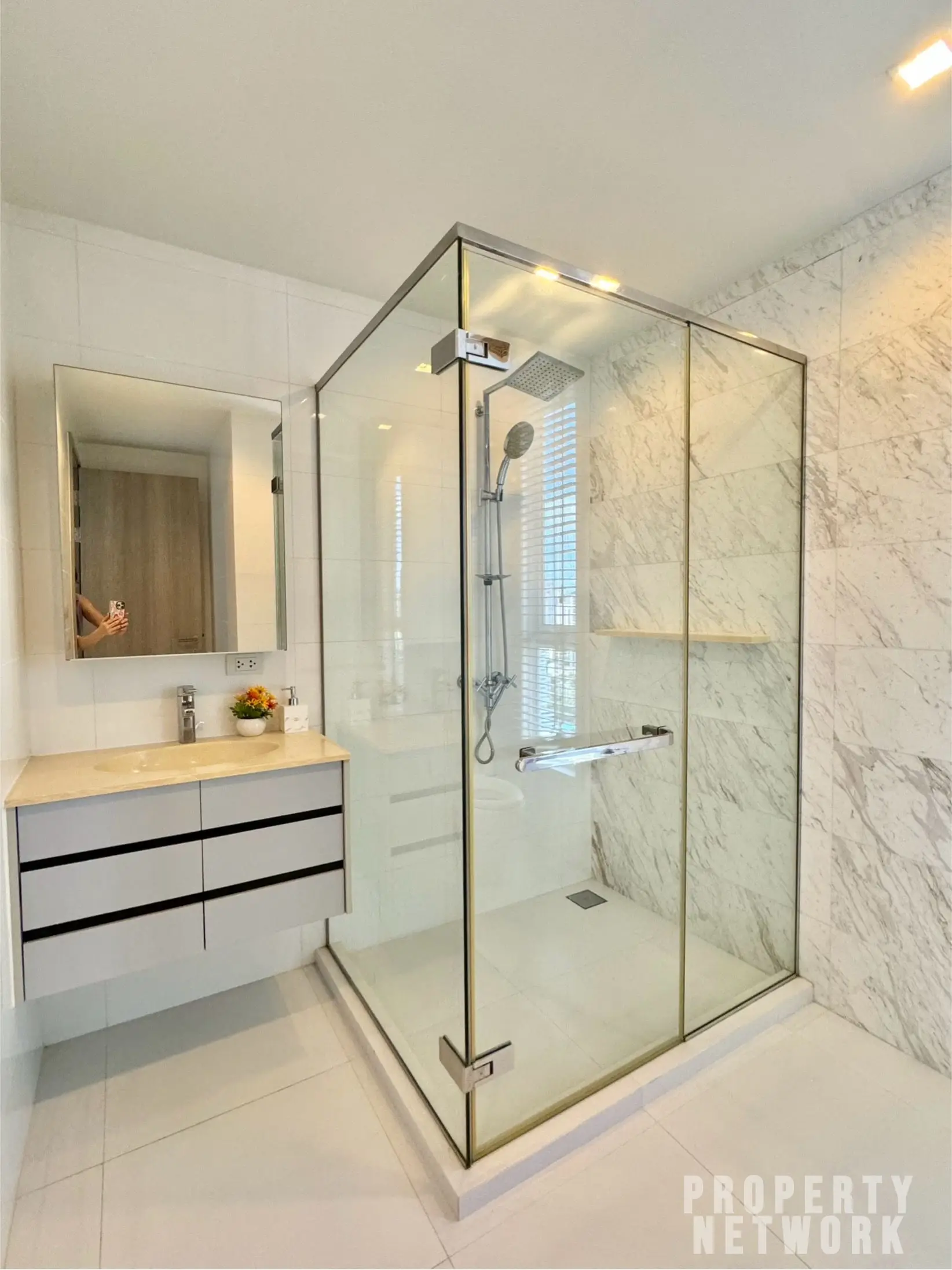 2-Bed, 2-Bath Condo at HQ Thonglor, 100 sqm, ฿69,000/month, Near BTS Thonglor – Luxury Living in Bangkok's Trendy Thonglor District