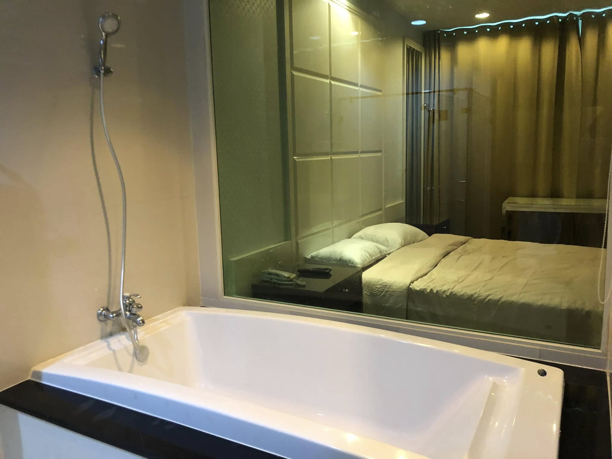 Rent a luxurious 1-bedroom condo at The Address Chidlom. Fully furnished, 57 sqm, near BTS Ploenchit, Central Chidlom. Only 38,000 THB/month!