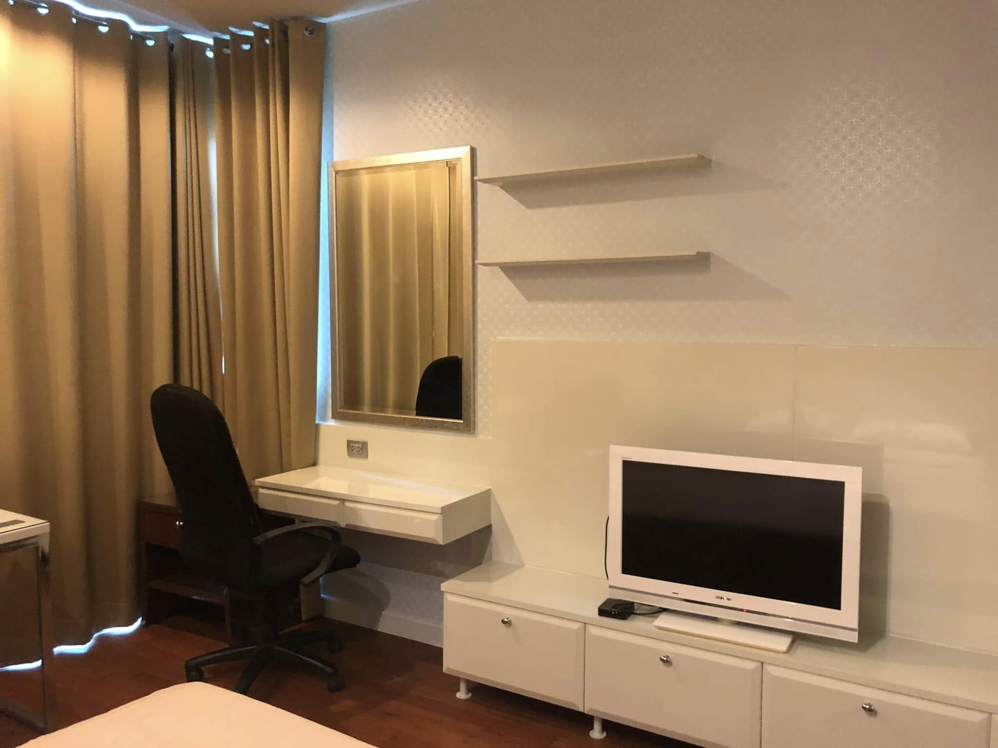 Rent a luxurious 1-bedroom condo at The Address Chidlom. Fully furnished, 57 sqm, near BTS Ploenchit, Central Chidlom. Only 38,000 THB/month!