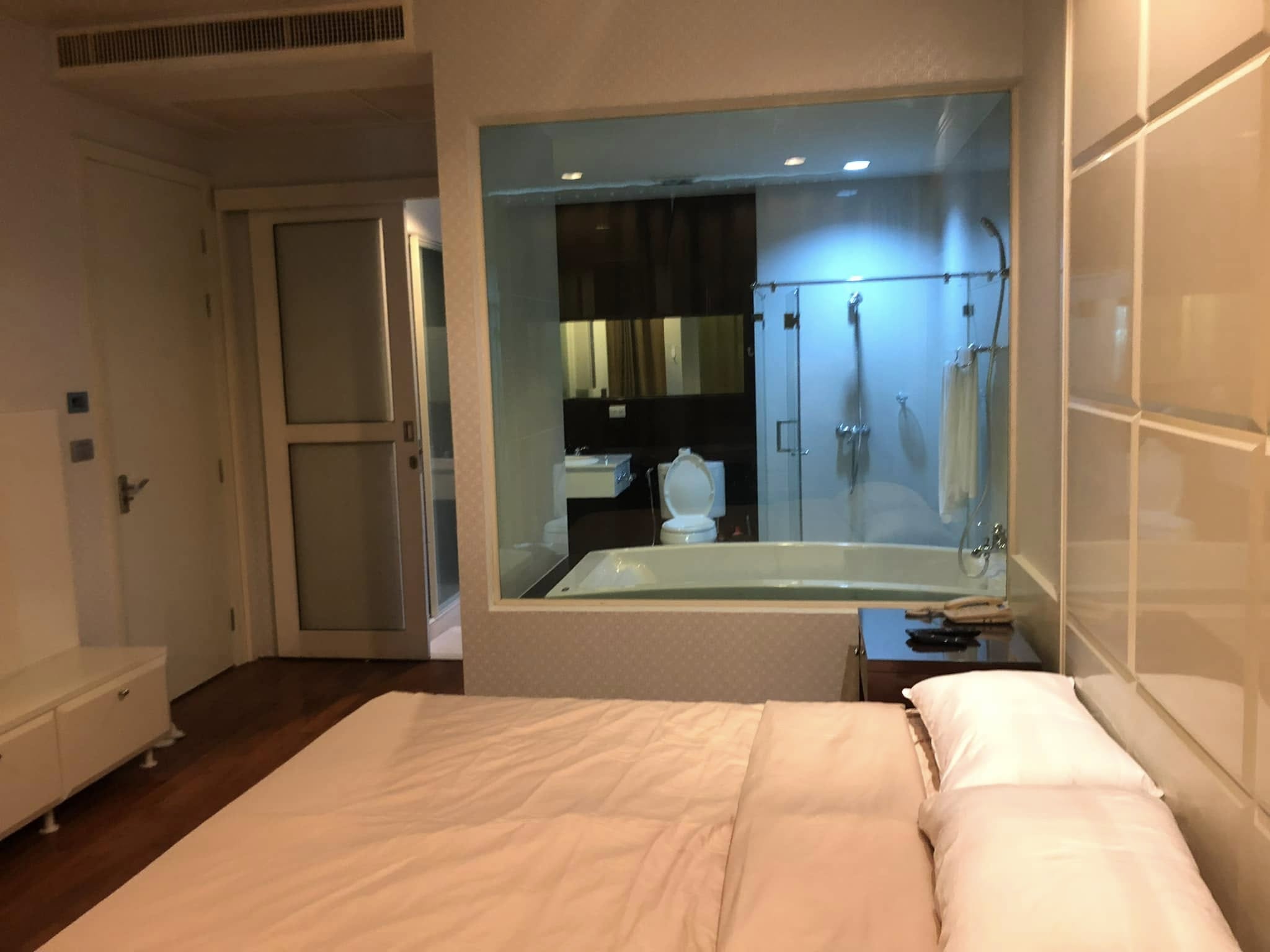 Rent a luxurious 1-bedroom condo at The Address Chidlom. Fully furnished, 57 sqm, near BTS Ploenchit, Central Chidlom. Only 38,000 THB/month!