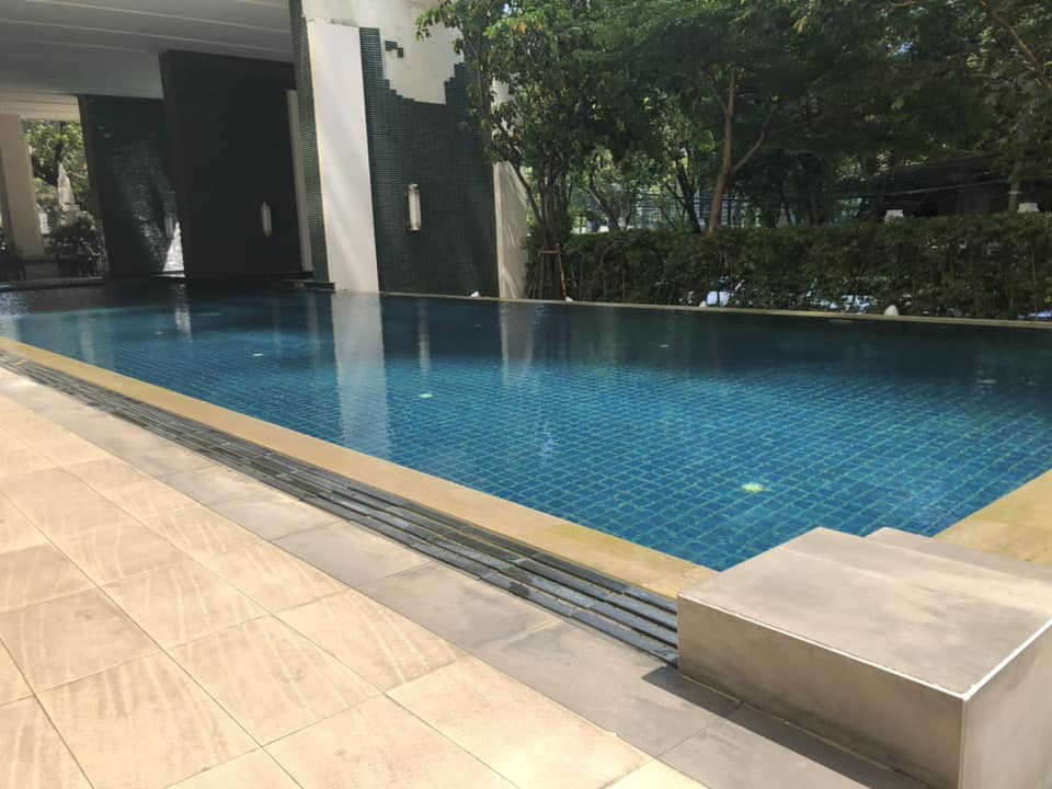 Rent a luxurious 1-bedroom condo at The Address Chidlom. Fully furnished, 57 sqm, near BTS Ploenchit, Central Chidlom. Only 38,000 THB/month!