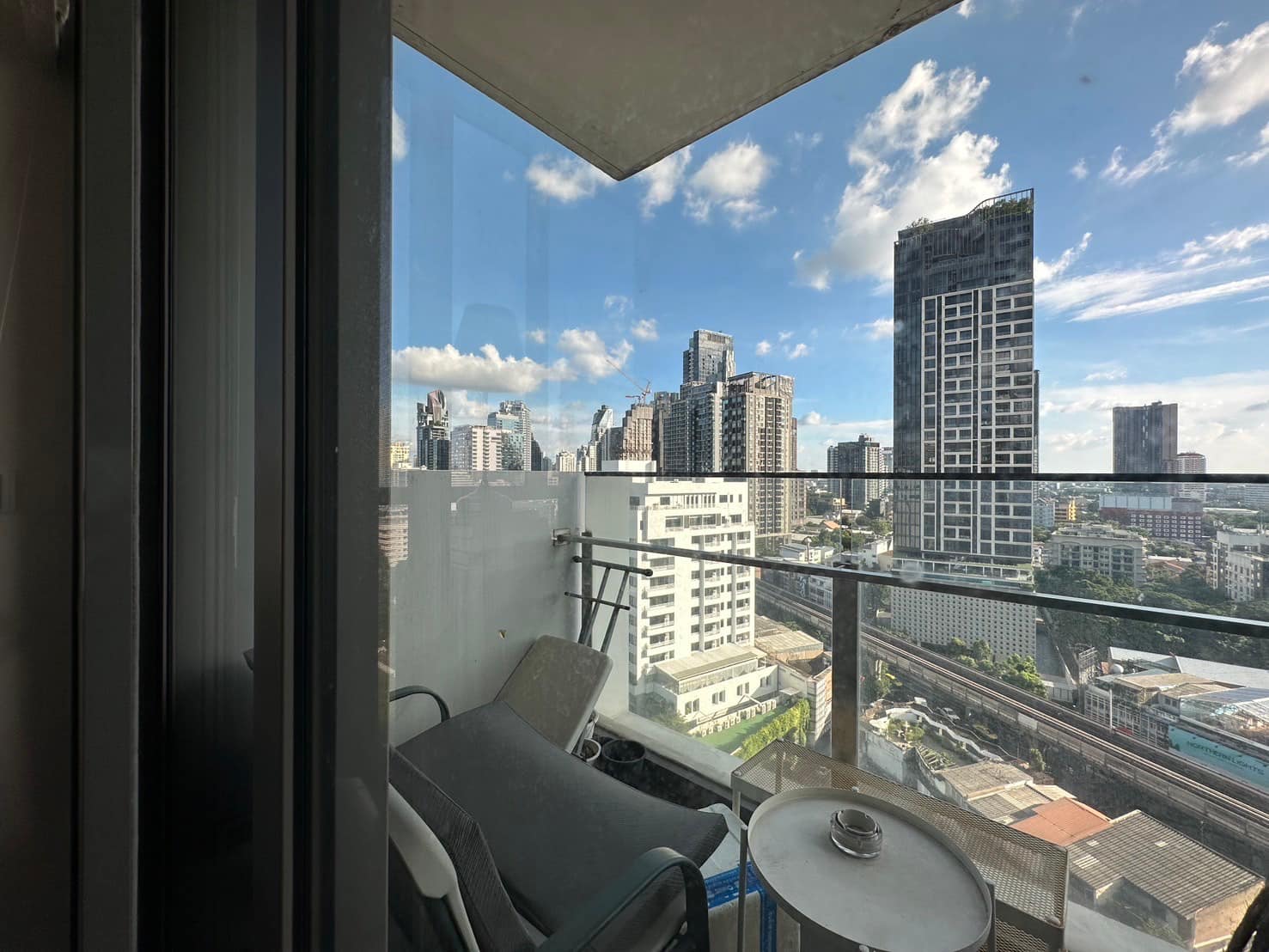 1BR 1 BTH Condo for Rent, 60 sqm, ฿55,000/Month, Aequa Residence Sukhumvit 49, 450m to BTS Thonglor, High Floor, Pet-Friendly