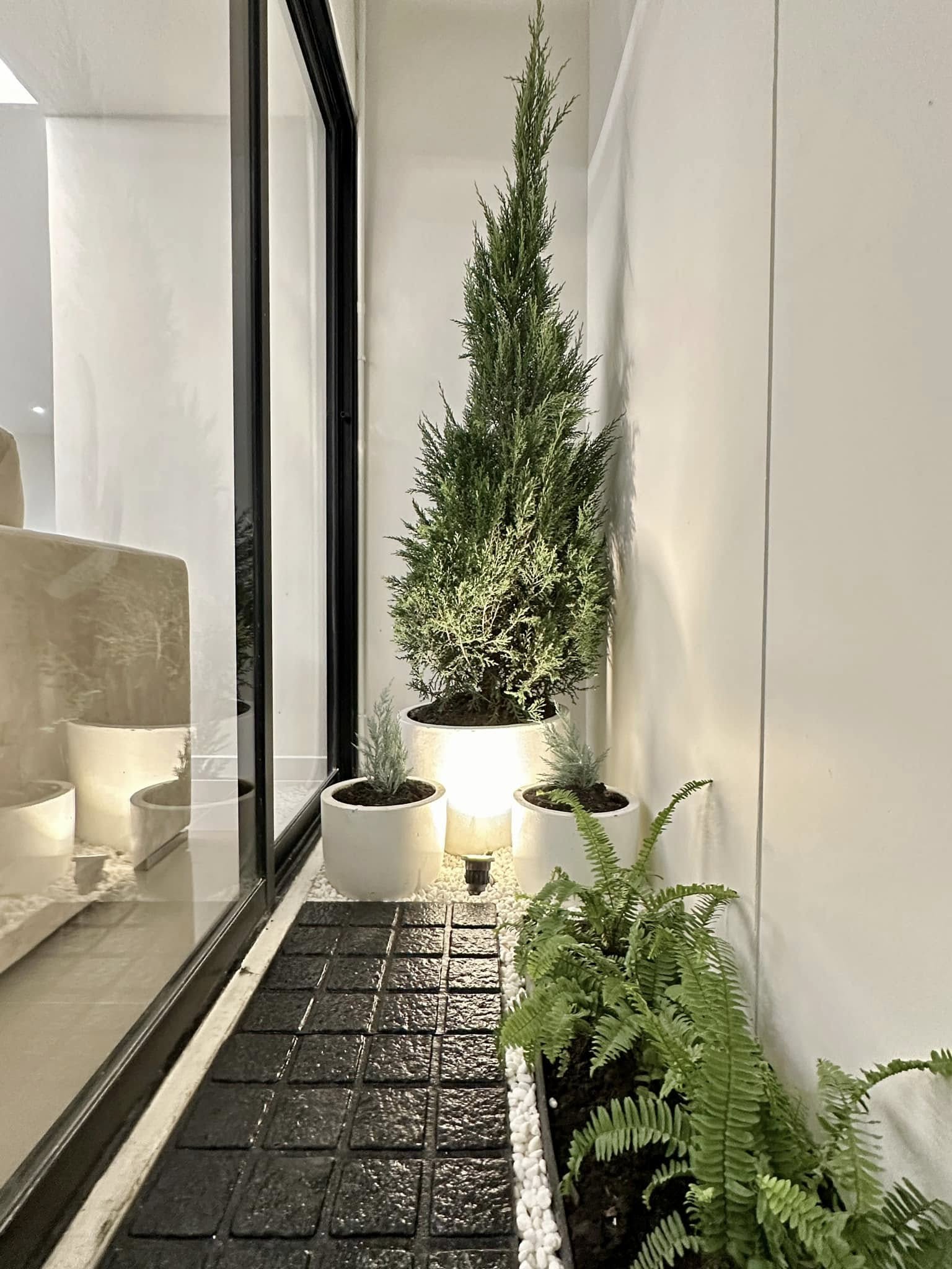 Discover a 3-bedroom townhome for sale in Sukhumvit 71, Bangkok. Features include a master bedroom duplex, double-volume living room. Sale price: 16.59M THB.