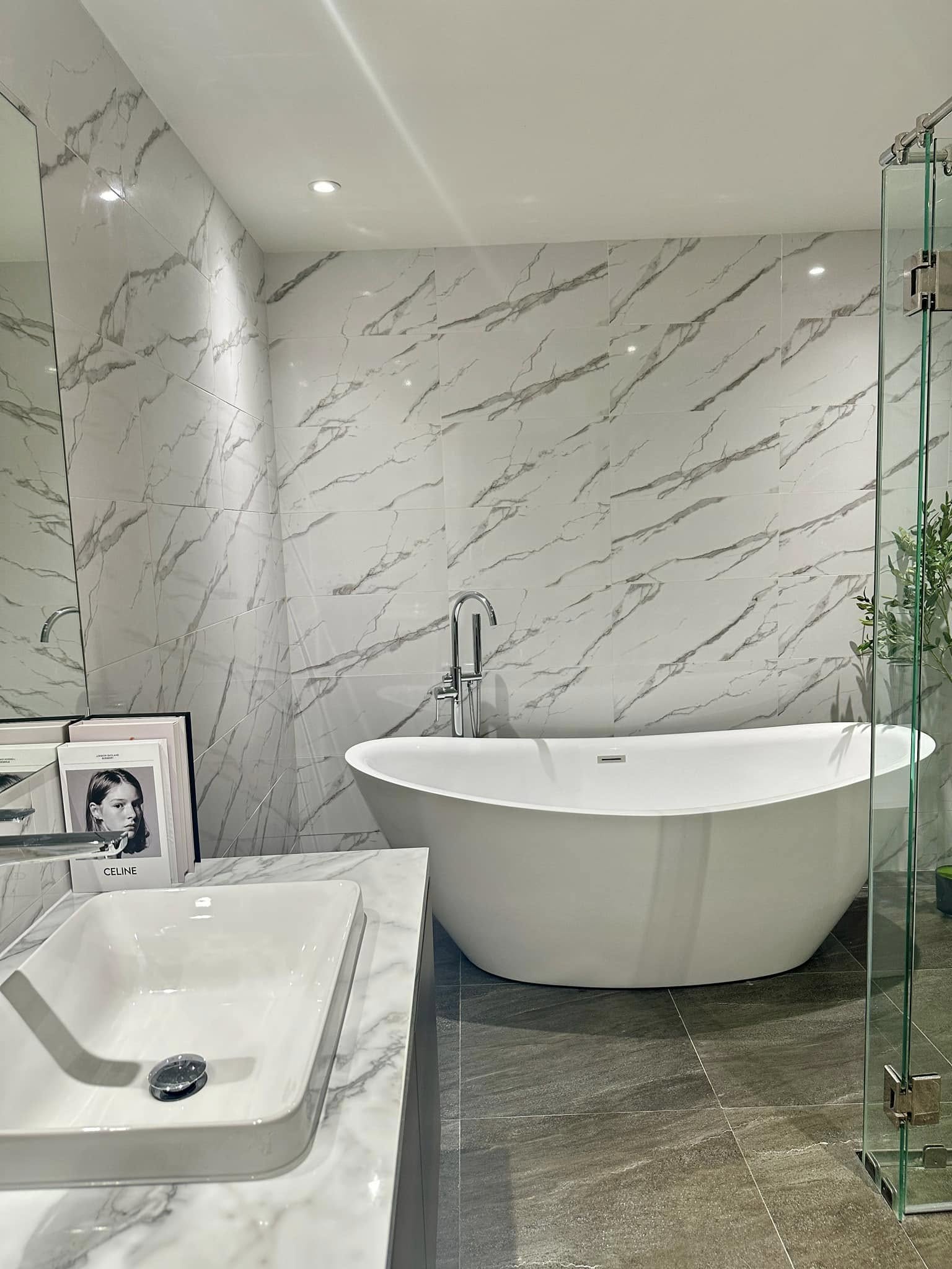 Discover a 3-bedroom townhome for sale in Sukhumvit 71, Bangkok. Features include a master bedroom duplex, double-volume living room. Sale price: 16.59M THB.