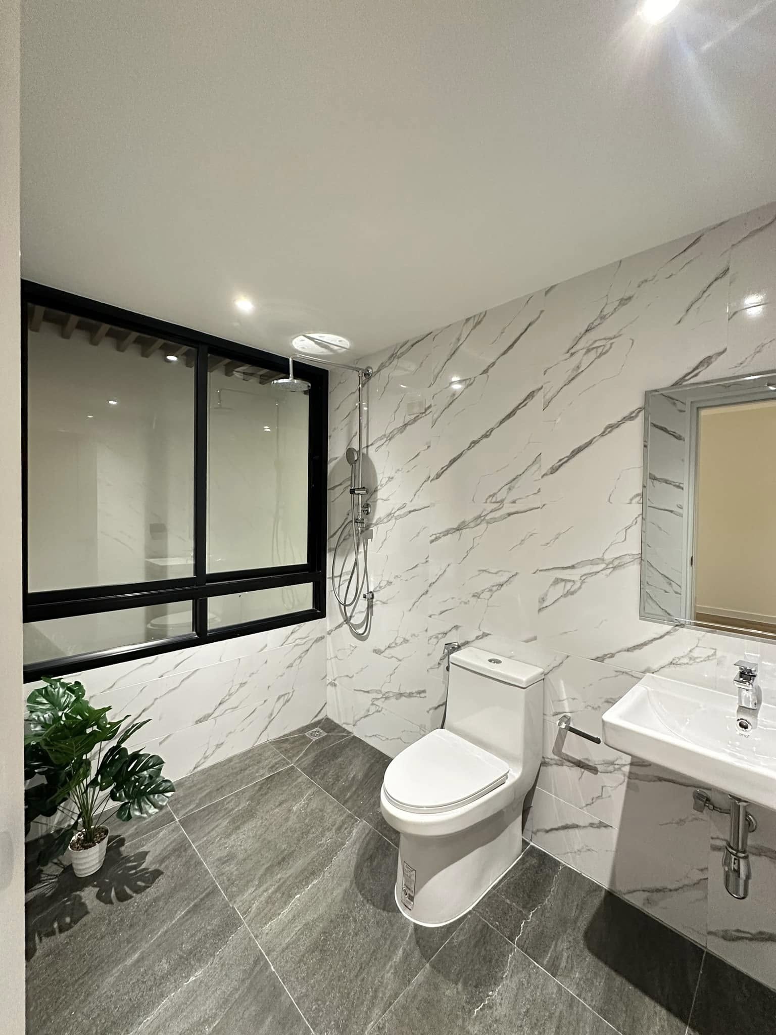 Discover a 3-bedroom townhome for sale in Sukhumvit 71, Bangkok. Features include a master bedroom duplex, double-volume living room. Sale price: 16.59M THB.